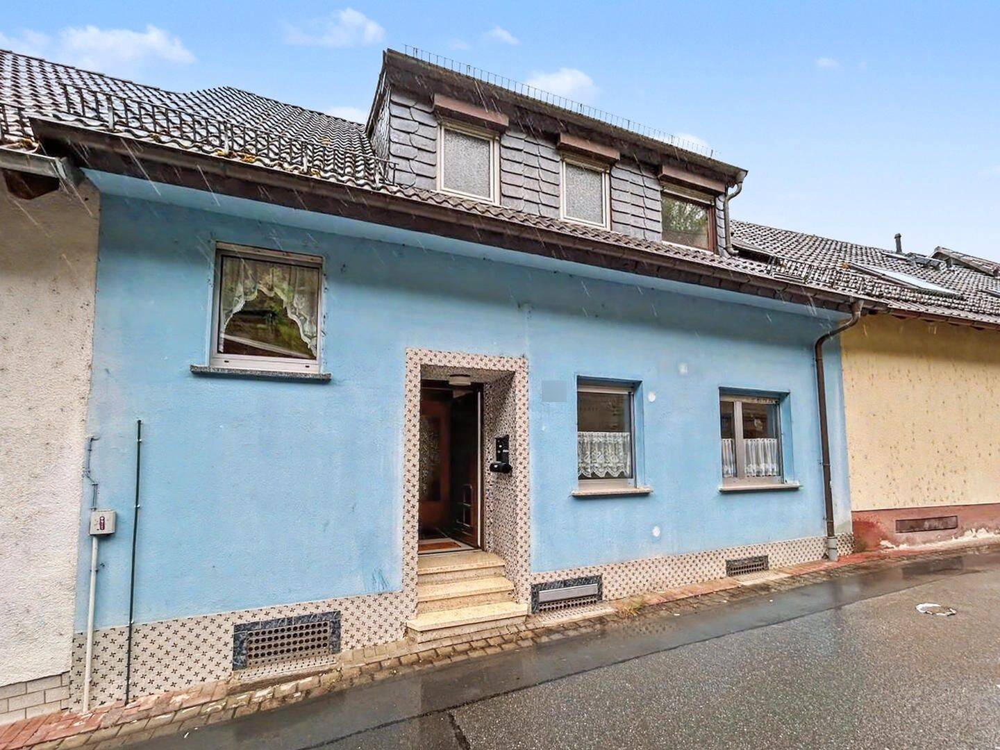 Großzügiges Wohnhaus mit Potenzial zur 2-Familiennutzung oder Mehrgenerationennutzung in Weilmünster, 35789 Weilmünster