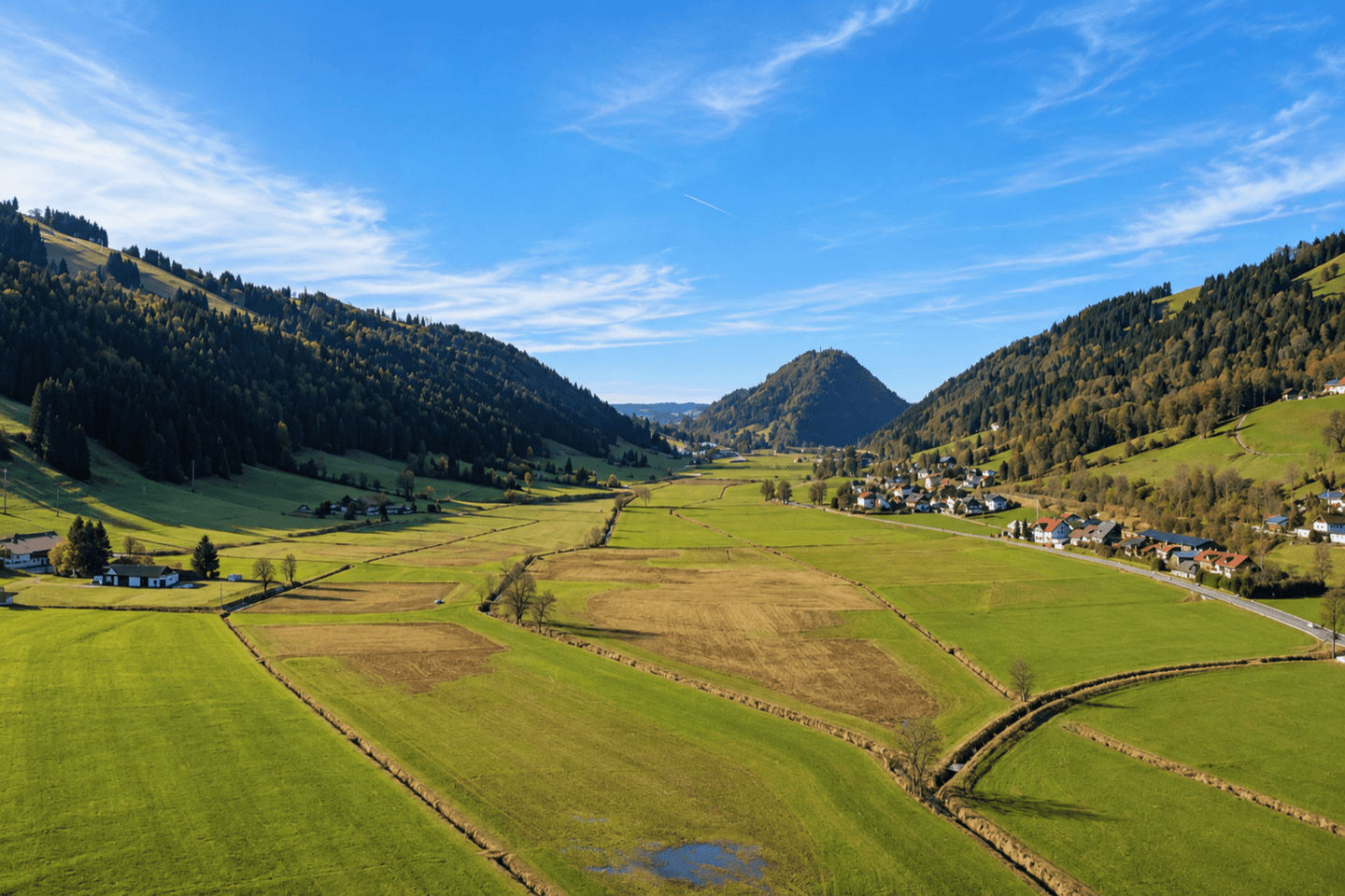 Bauen im Alpenpanorama: Teilerschlossenes Grundstück bebaubar mit 8-9 Wohneinheiten, 87534 Oberstaufen