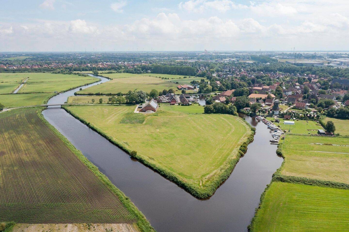 Wohnungsbaugrundstück am Kanal!, 26723 Emden