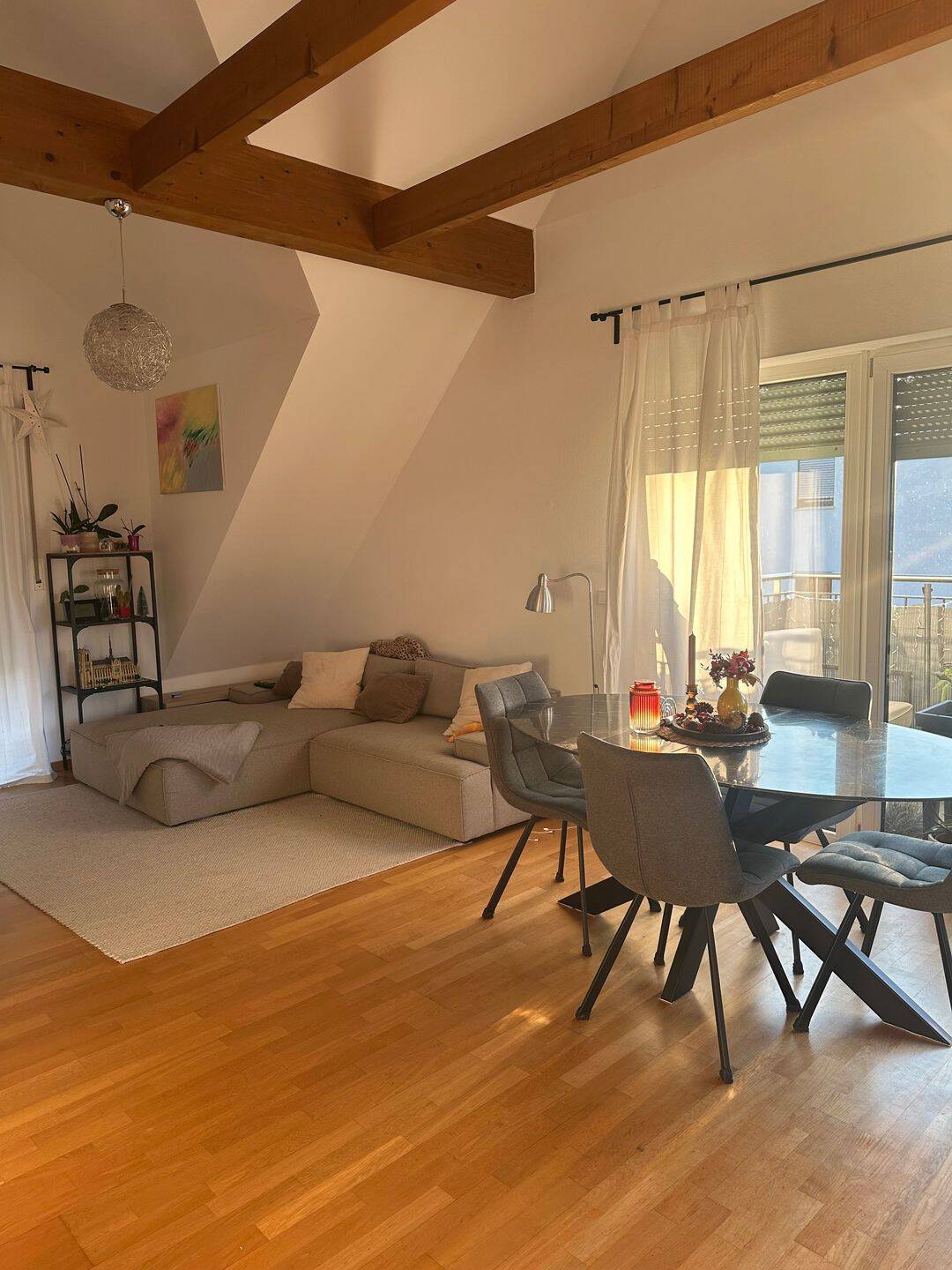 Traumhafte 2,5-Zimmer-Galeriewohnung mit Balkon und Stellplatz, 93059 Regensburg