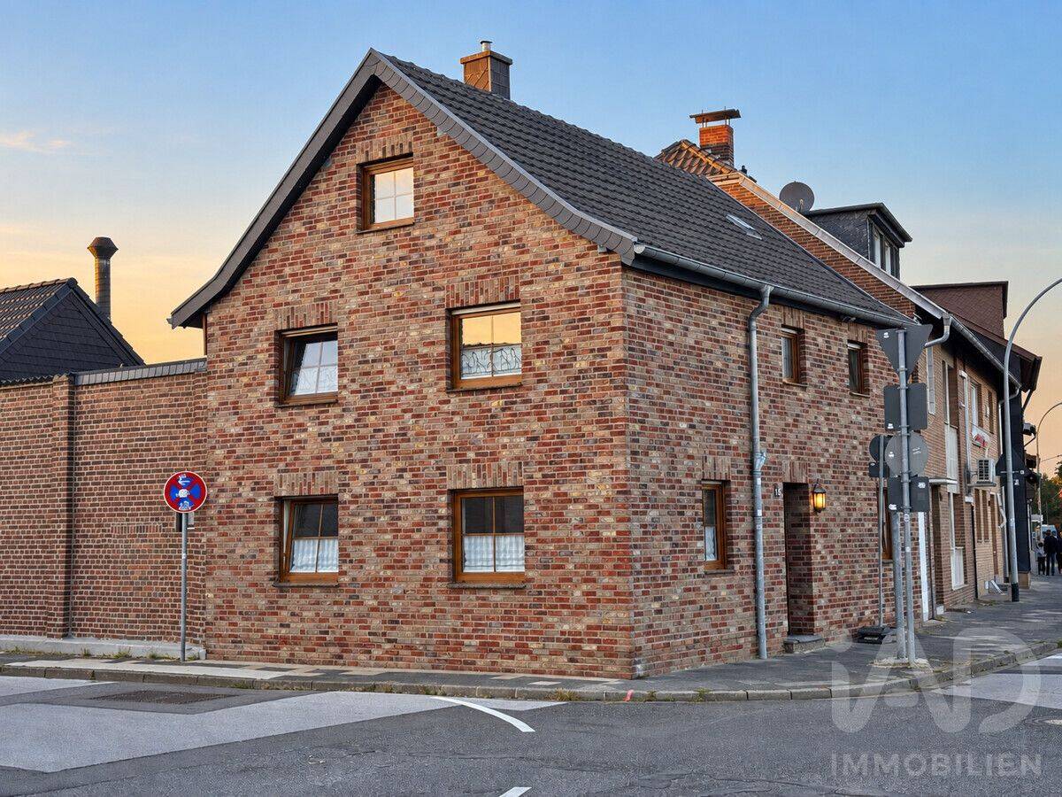 Altbaucharme und Innenhof: Einfamilienhaus in Grevenbroich-Gustorf, 41517 Grevenbroich