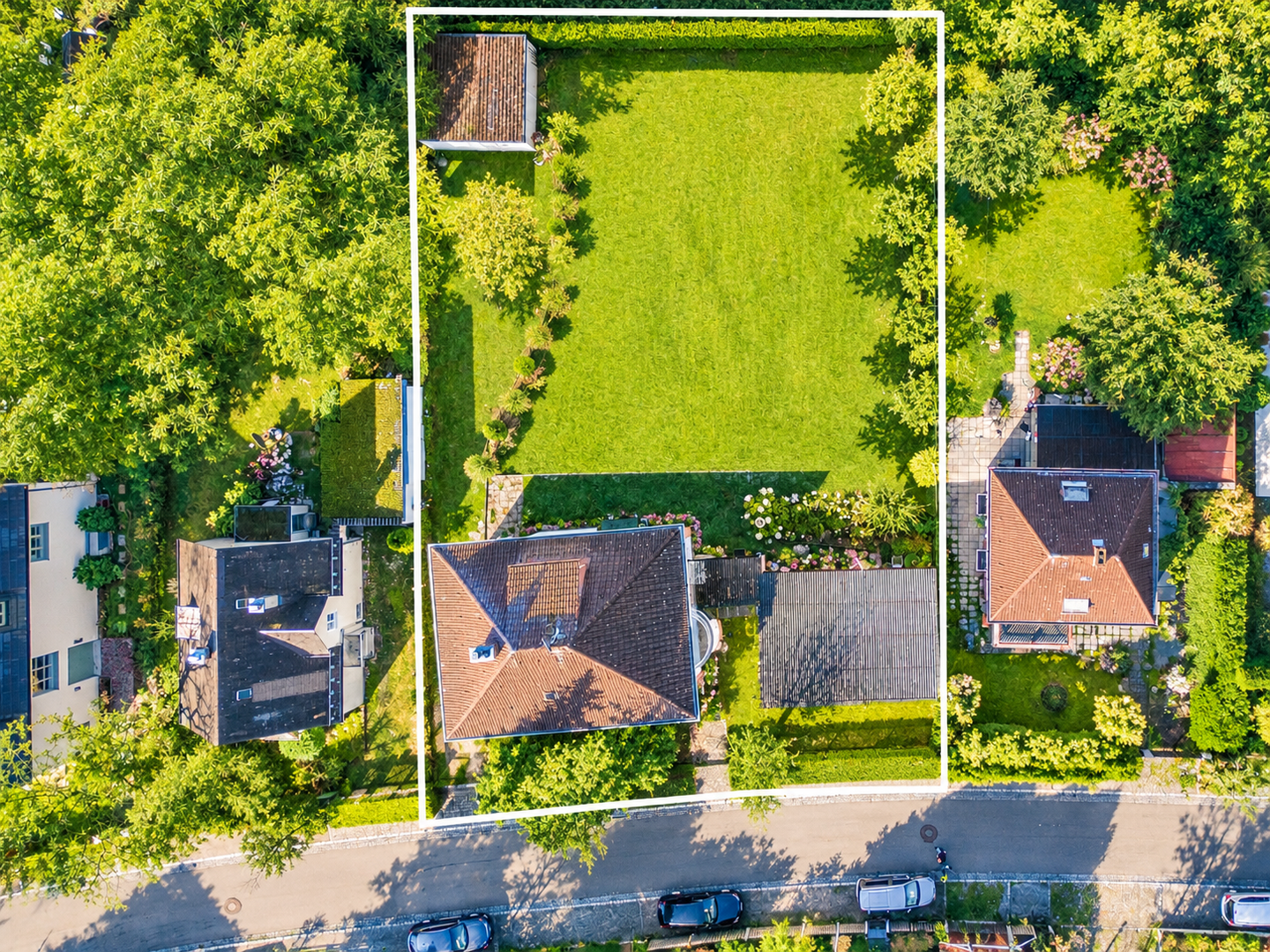Zentrales Gräfelfing! Herrlich sonniges Baugrundstück mit Altbestand! 1.241m²! B-Plan!, 82166 Gräfelfing