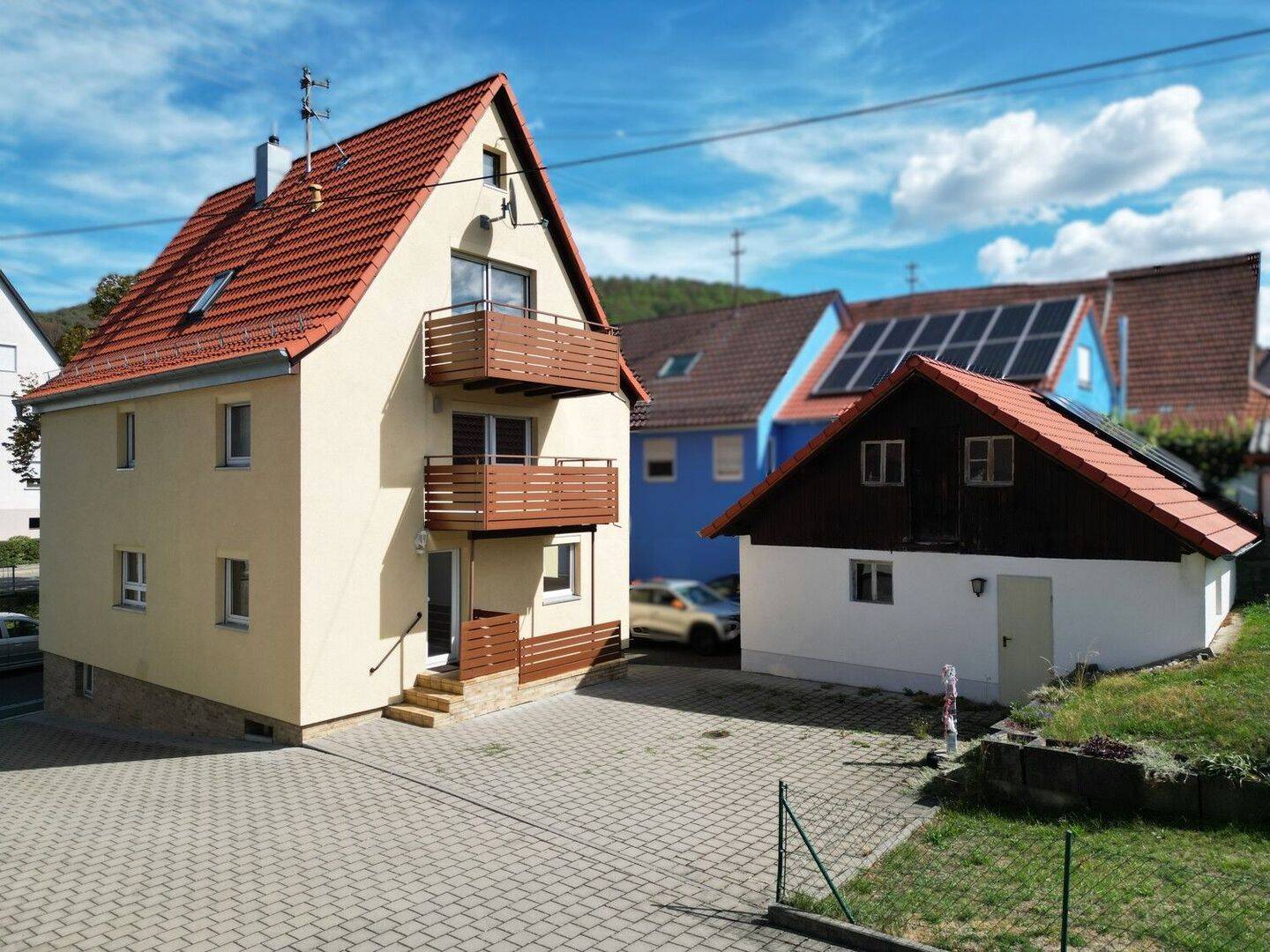 Viel Platz für die Familie: Freistehendes Wohnhaus mit 8 Zimmern, PV-Anlage, Garage und Garten, 72116 Mössingen