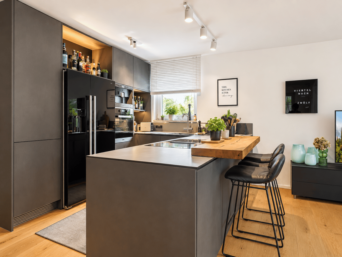 Exklusive 4-Zimmer-Gartenwohnung mit großem Privatgarten und attraktivem Souterrain, 85521 Hohenbrunn