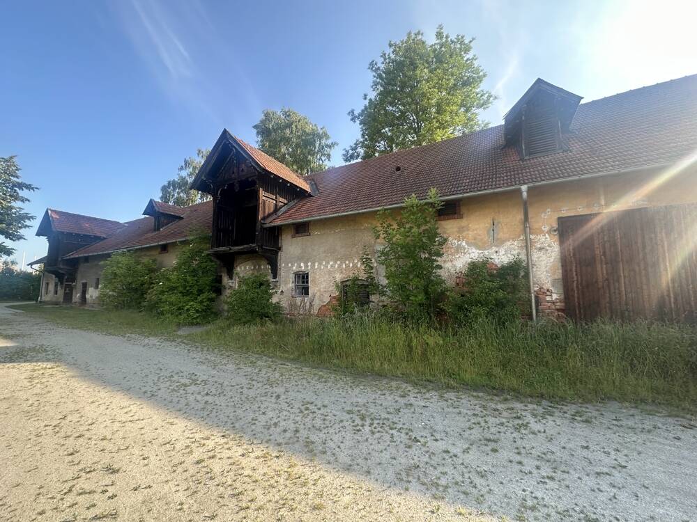 Baugrundstück für Wohnheim, großer Denkmalstadl und Garagengebäude in Rotthalmünster/Zentrum, 94094 Rotthalmünster