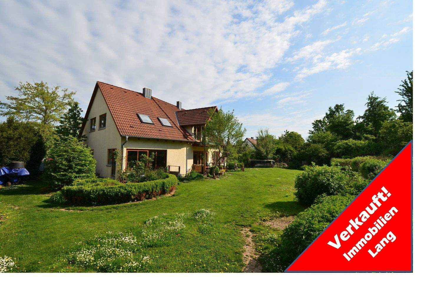 VERKAUFT ! EFH mit ELW in unverbauter Randlage in Burgweinting, 93055 Regensburg (Brandlberg-Keilberg Burgweinting-Harting Innenstadt Ostenviertel Schwabelweis)