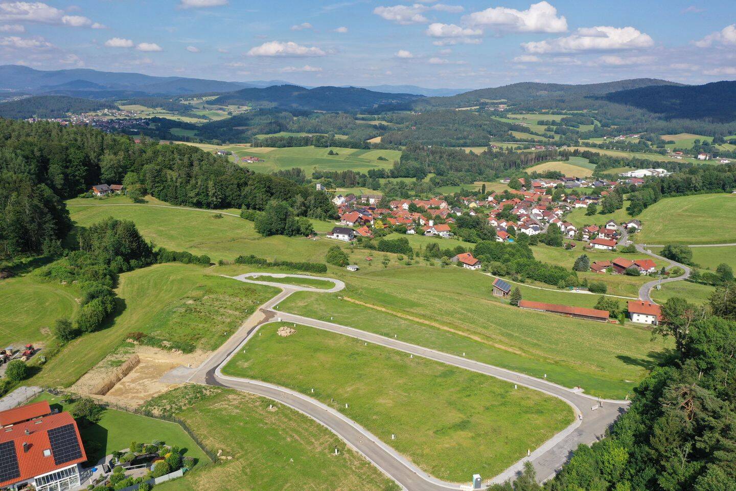 Herzlich Willkommen am Gießhübl. Voll erschlossenes Baugrundstück mit Traumblick., 94239 Gotteszell