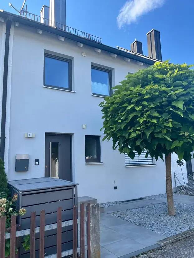 Einziehen & wohlfühlen – kernsaniertes Reihenhaus (145 m²) mit Garten & Garage in Landshut-West, 84034 Landshut (Münchnerau Nikola West)