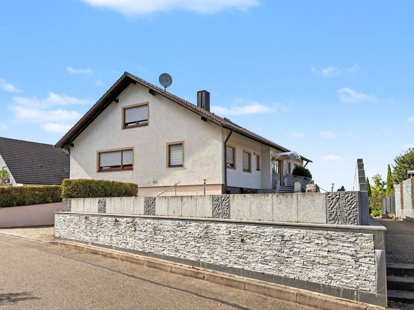 Bezugsfreies, großes Einfamilienhaus in guter Wohnlage von Ettenheim – Altdorf, 77955 Ettenheim