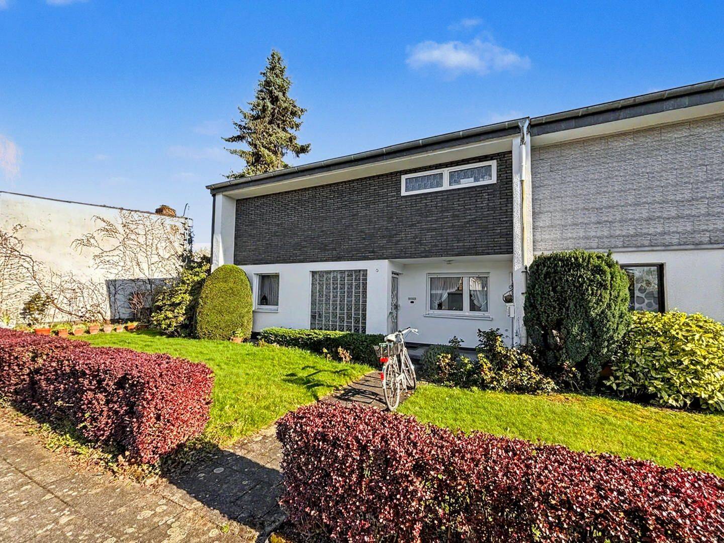 Erbpacht: Reihenendhaus in gewachsener Lage von Köln-Heimersdorf – ideal für kleine Familien, 50767 Köln (Chorweiler)