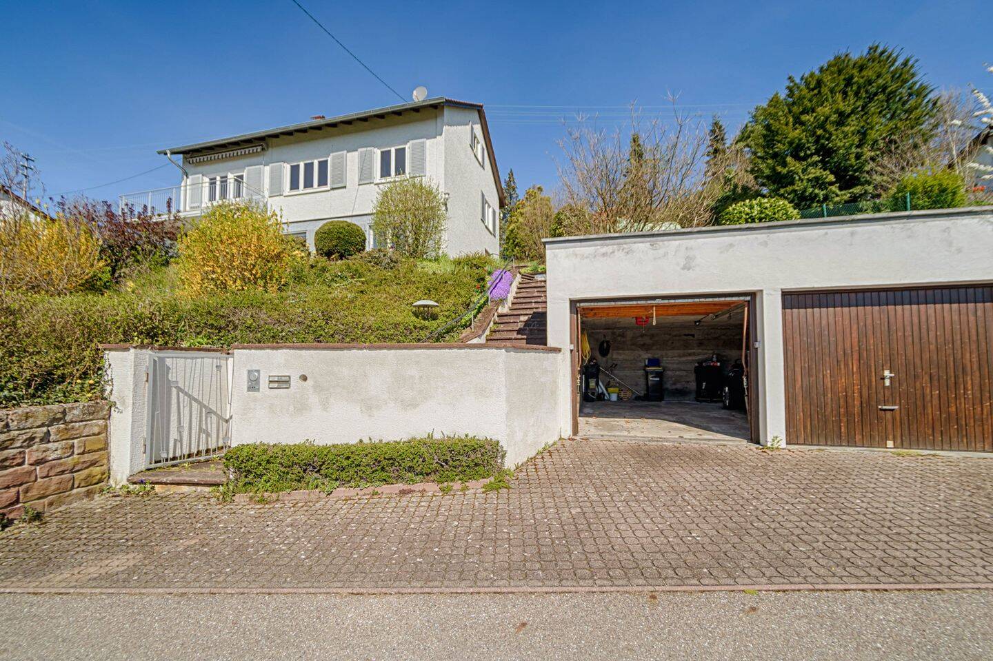 Attraktives Einfamilienhaus mit Ausbaureserven und großzügiger Doppelgarage in Eutingen, 75181 Pforzheim