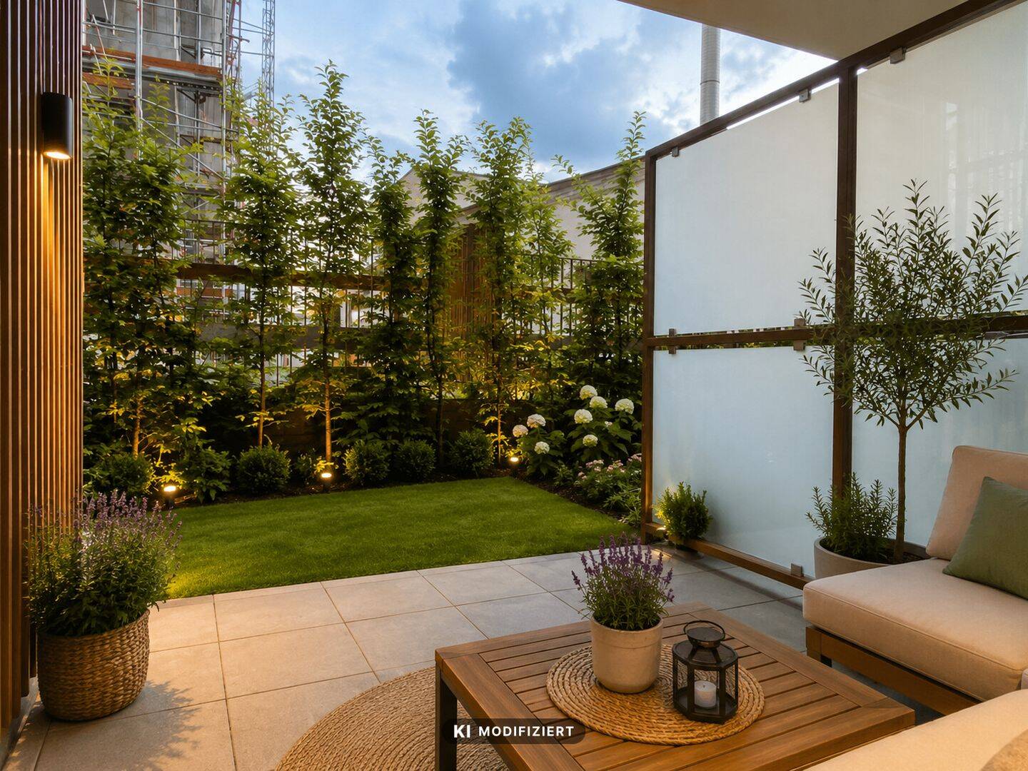 Gut geschnittene Zwei-Zimmer-Erdgeschosswohnung mit eigenem Garten und Stellplatz, 60326 Frankfurt am Main (Gallus Griesheim)