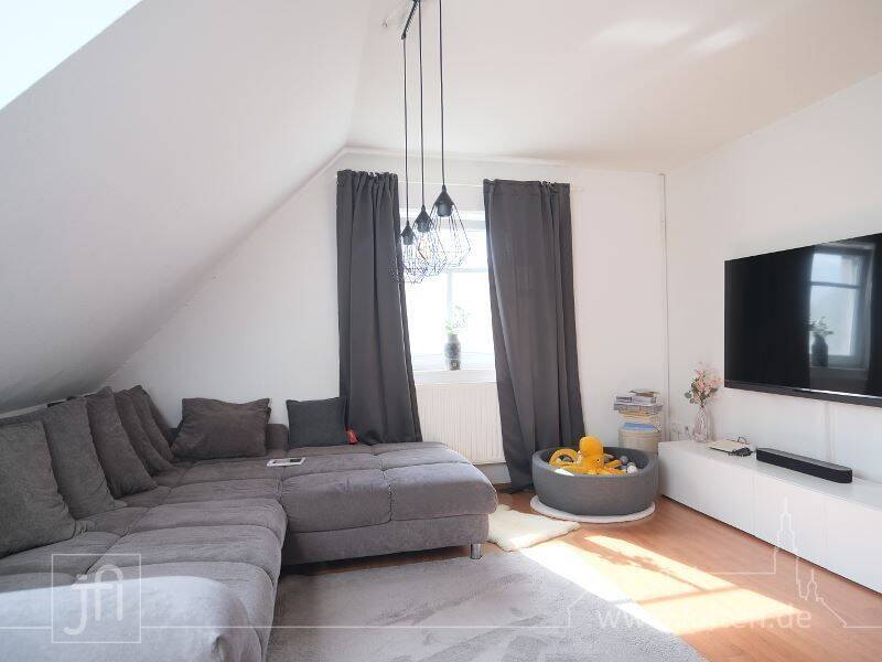 Moderne Oberwohnung mit Einbauküche und Stellplatz, 26789 Leer (Ostfriesland)