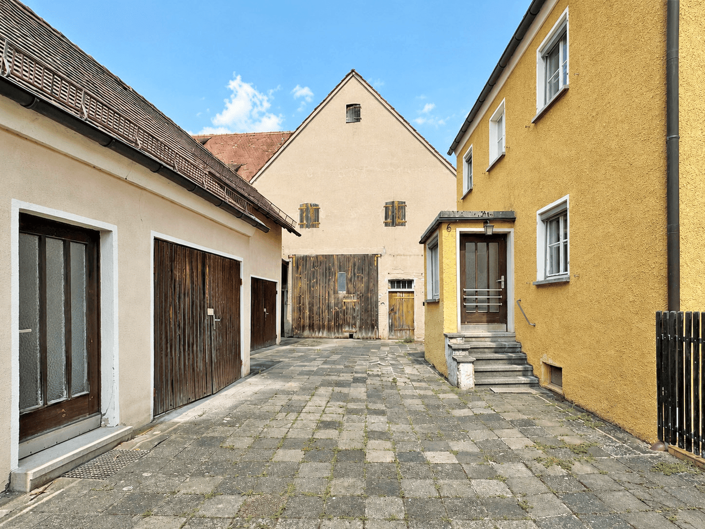 Raum für Wohnen, Handwerk und Ideen – Anwesen mit Wohnhaus, Werkstatt, 2 Garagen und Scheune, 90614 Ammerndorf