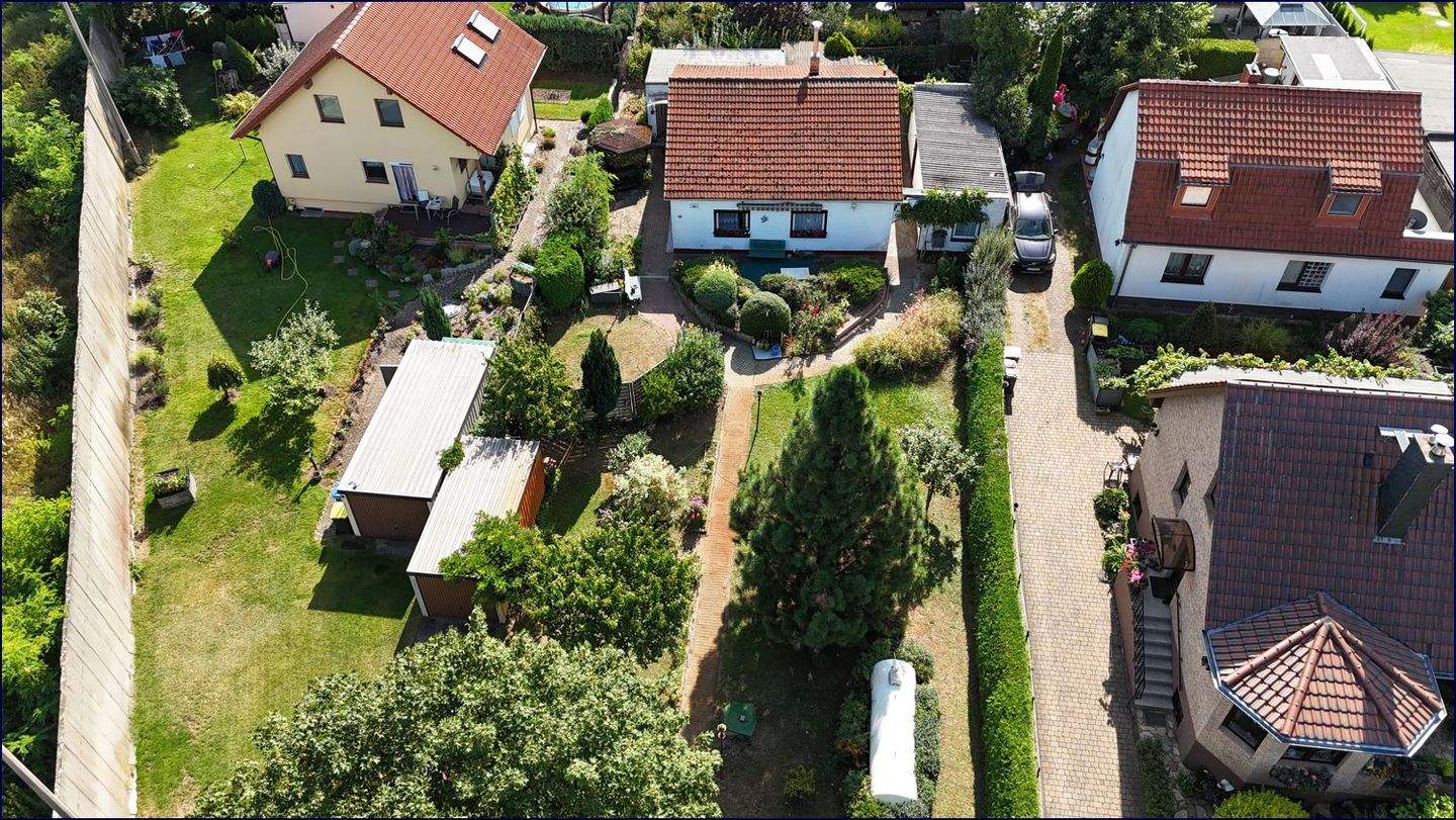 Attraktive Wohn-Lage! Baugrundstück mit kleinem Bungalow: Option für 1-2 Neubauten, 12621 Berlin (Marzahn-Hellersdorf Hellersdorf Kaulsdorf)