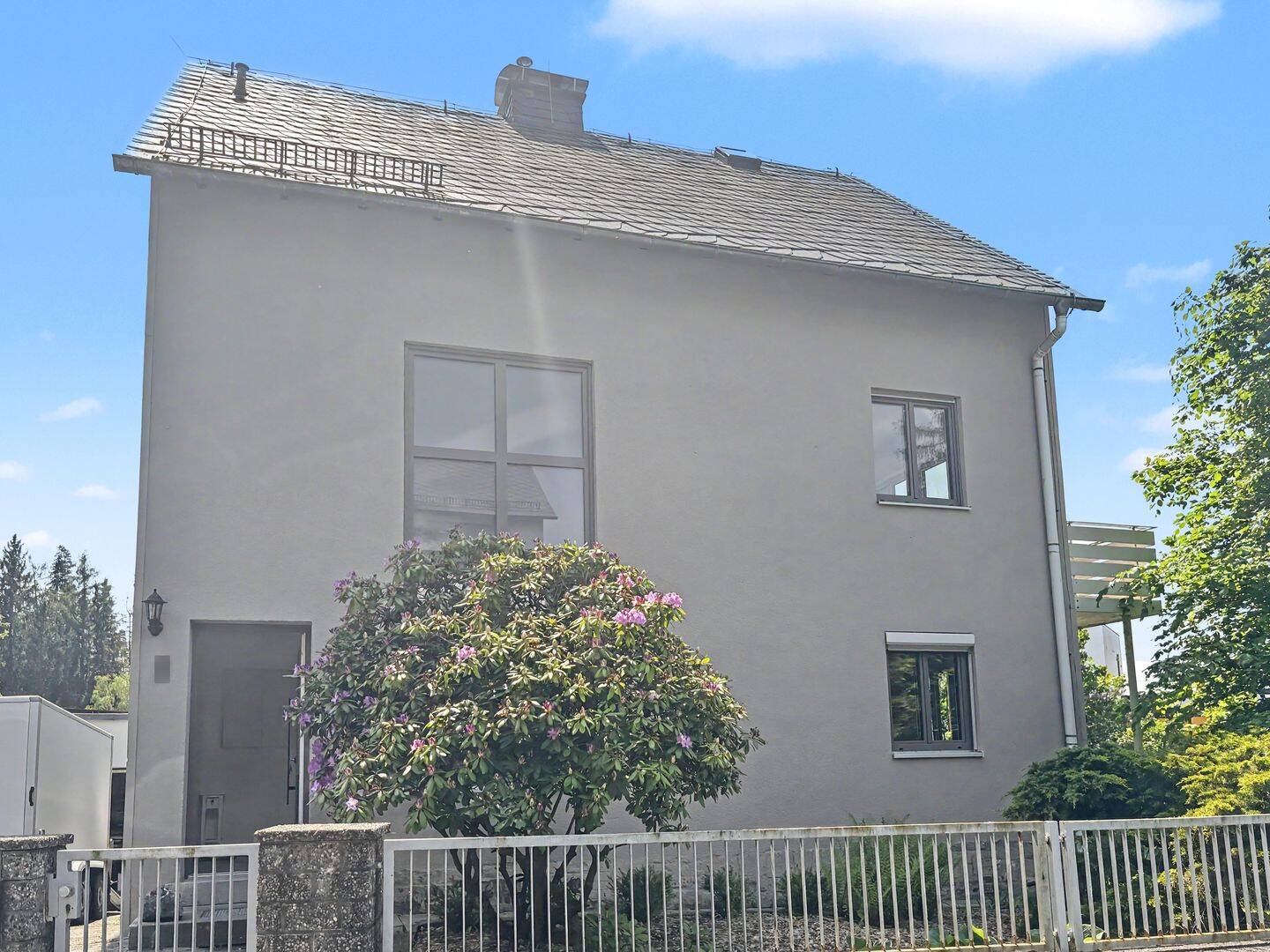 Großzügiges Einfamilienhaus mit 7 Zimmern, zwei Balkonen und schönem Gartengrundstück in Naila, 95119 Naila