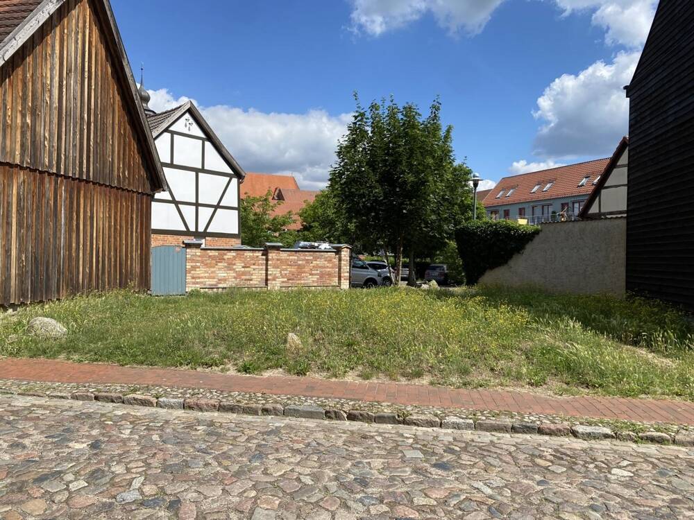 Mut zur (Bau-) Lücke: lauschiges Baugrundstück inmitten Malchins Innenstadt (ca. 250 m zum Markt), 17139 Malchin