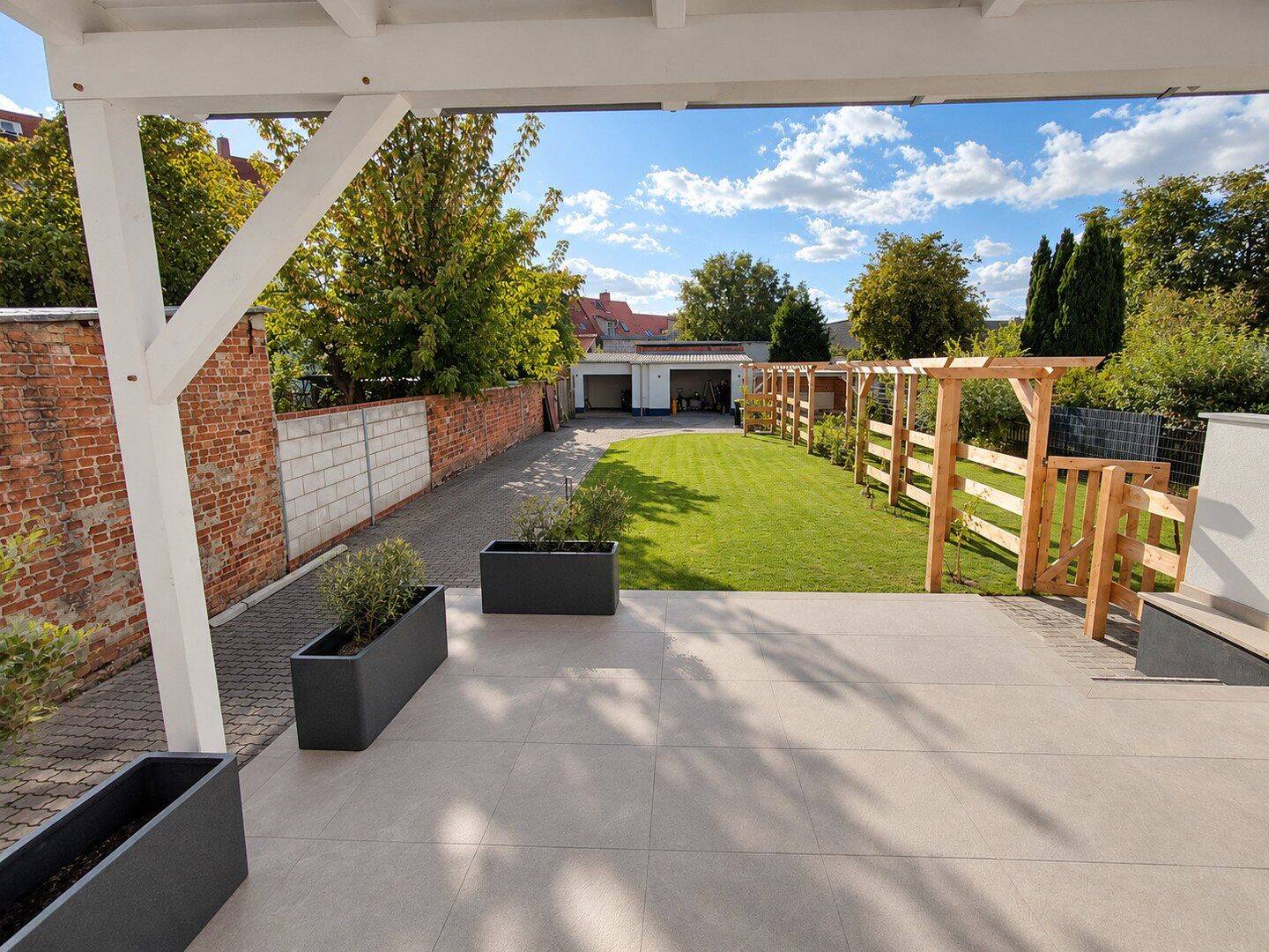 Einziehen & wohlfühlen: hochwertig modernisiertes Stadthaus mit Garten, Terrasse & 2 Garagen, 39576 Stendal