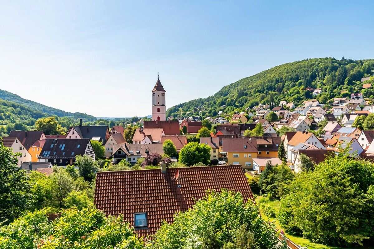 Großes Baugrundstück mit traumhaftem Ausblick – in naturnaher und sonniger Steilhanglage, 91224 Pommelsbrunn