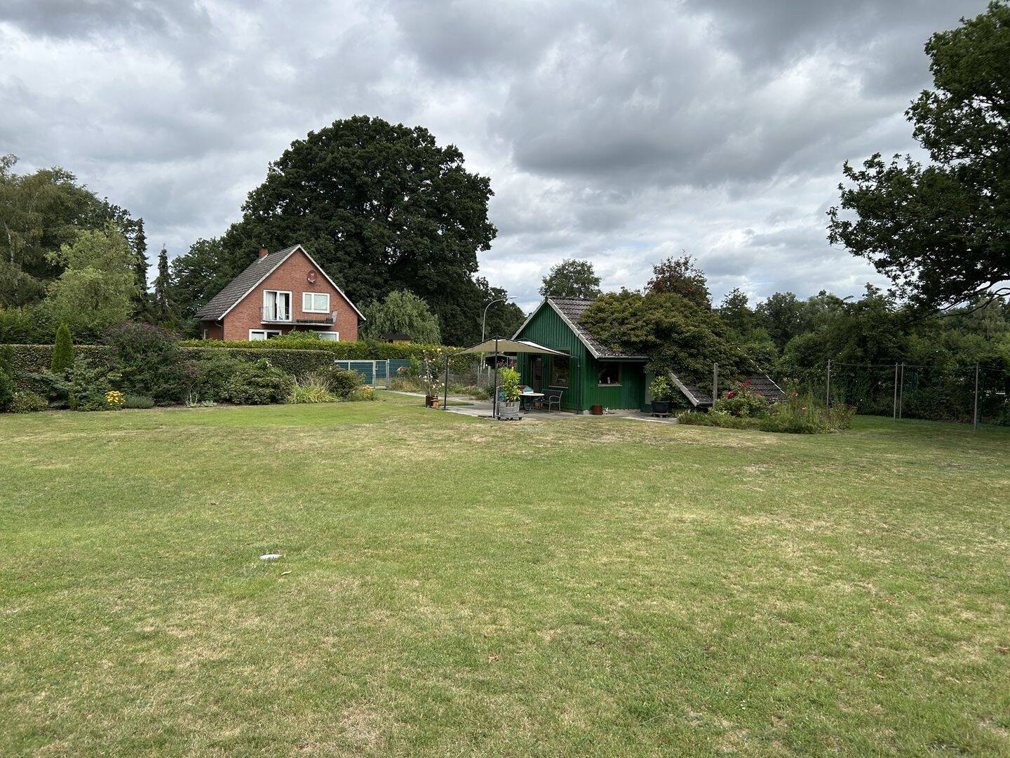 Gelegenheit ! Großes Baugrundstück mit Holzgartenhaus und Brunnenbohrung in guter Lage von Handorf., 21447 Handorf