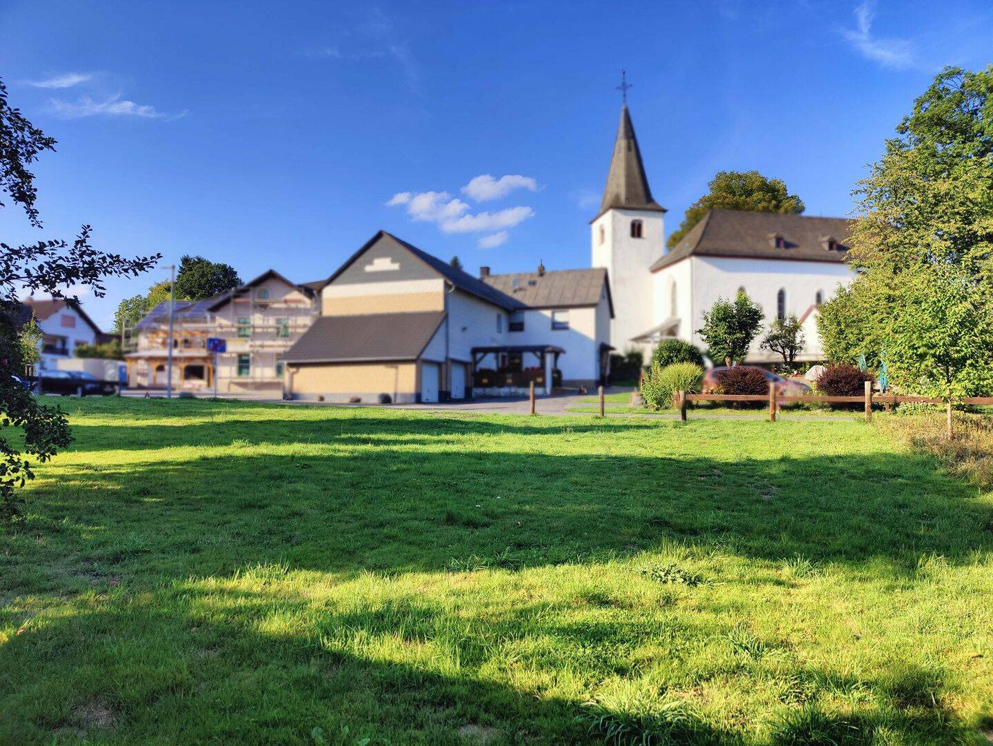Attraktiver Bauplatz zwischen Altenkirchen und Hamm/Sieg mit vorhandenem Obstbaumbestand!, 57610 Altenkirchen (Westerwald)