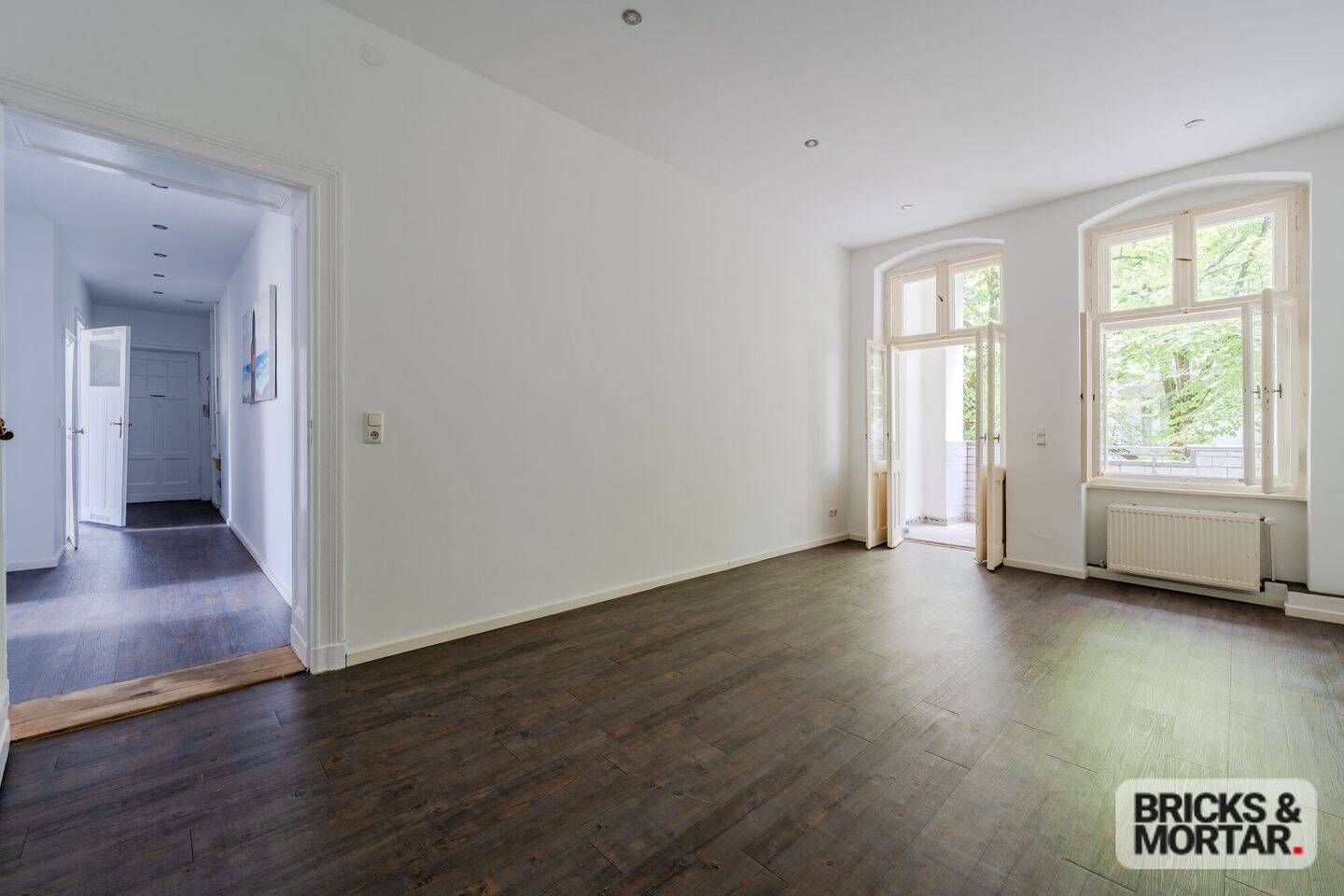 Im beliebten Schillerkiez:Renovierte 2-Zimmer Altbauwohnung mit sonniger Loggia zum direkten Bezug, 12051 Berlin (Neukölln)