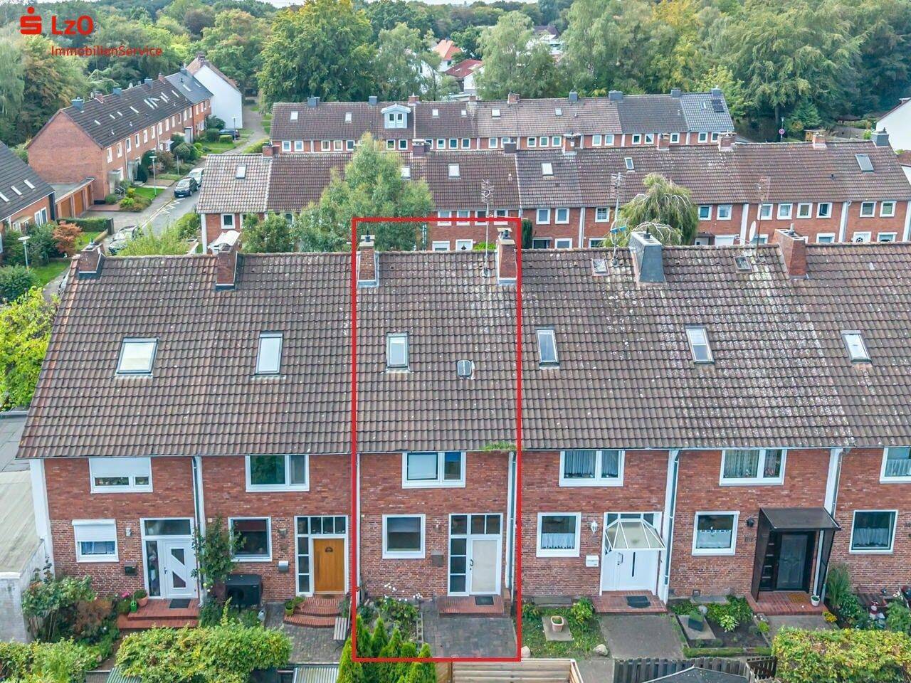 Potenzial für individuelles Wohnen: Renovierungsbedürftiges Reihenmittelhaus in Oldenburg, 26125 Oldenburg (Oldb) (Donnerschwee Etzhorn Nadorst Ofenerdiek Ohmstede)