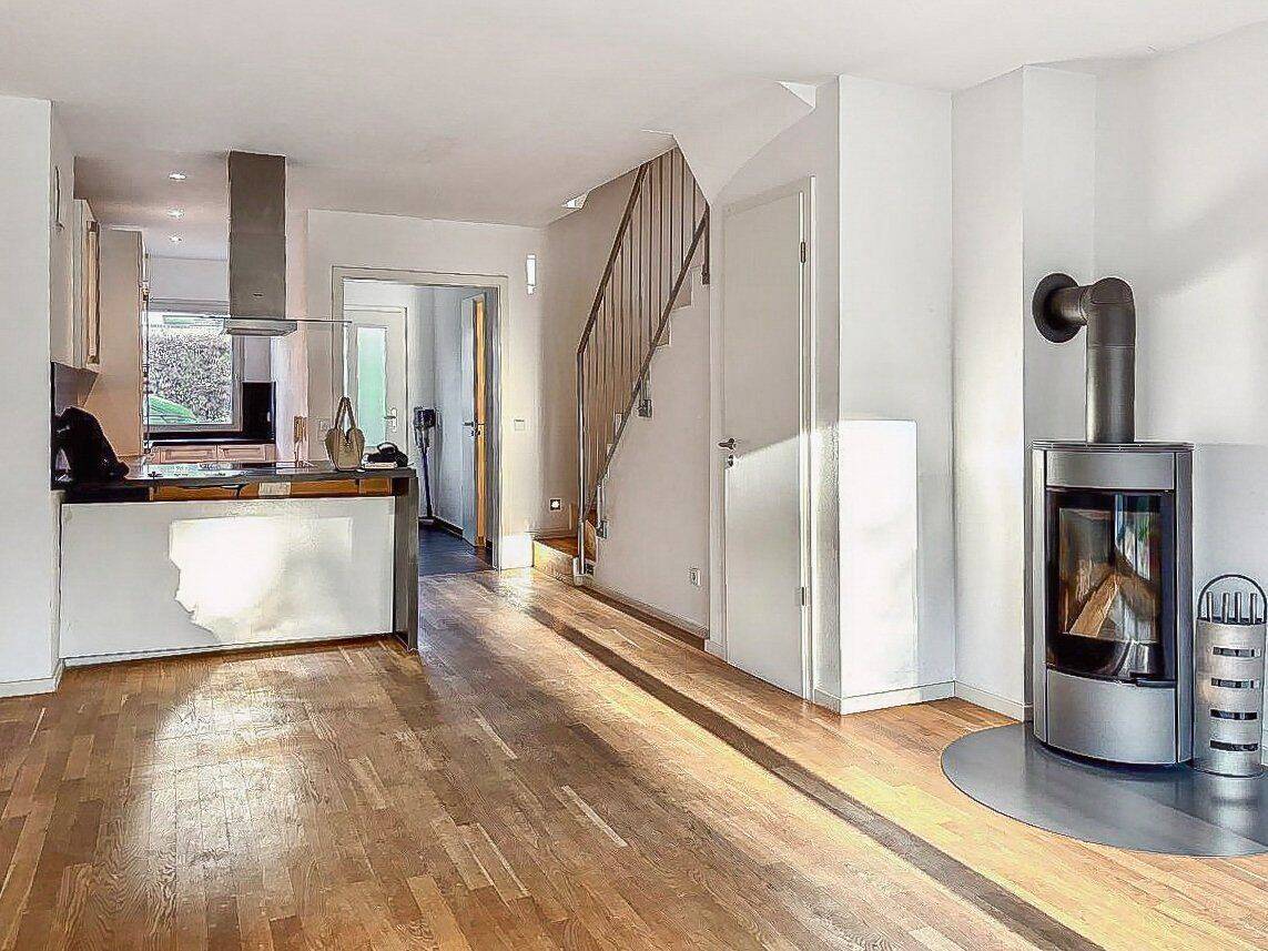 Modernes Reihenmittelhaus mit Dachterrasse und kleinem Garten in Hamburg Duvenstedt, 22397 Hamburg (Wandsbek Duvenstedt Lemsahl-Mellingstedt Wohldorf-Ohlstedt)