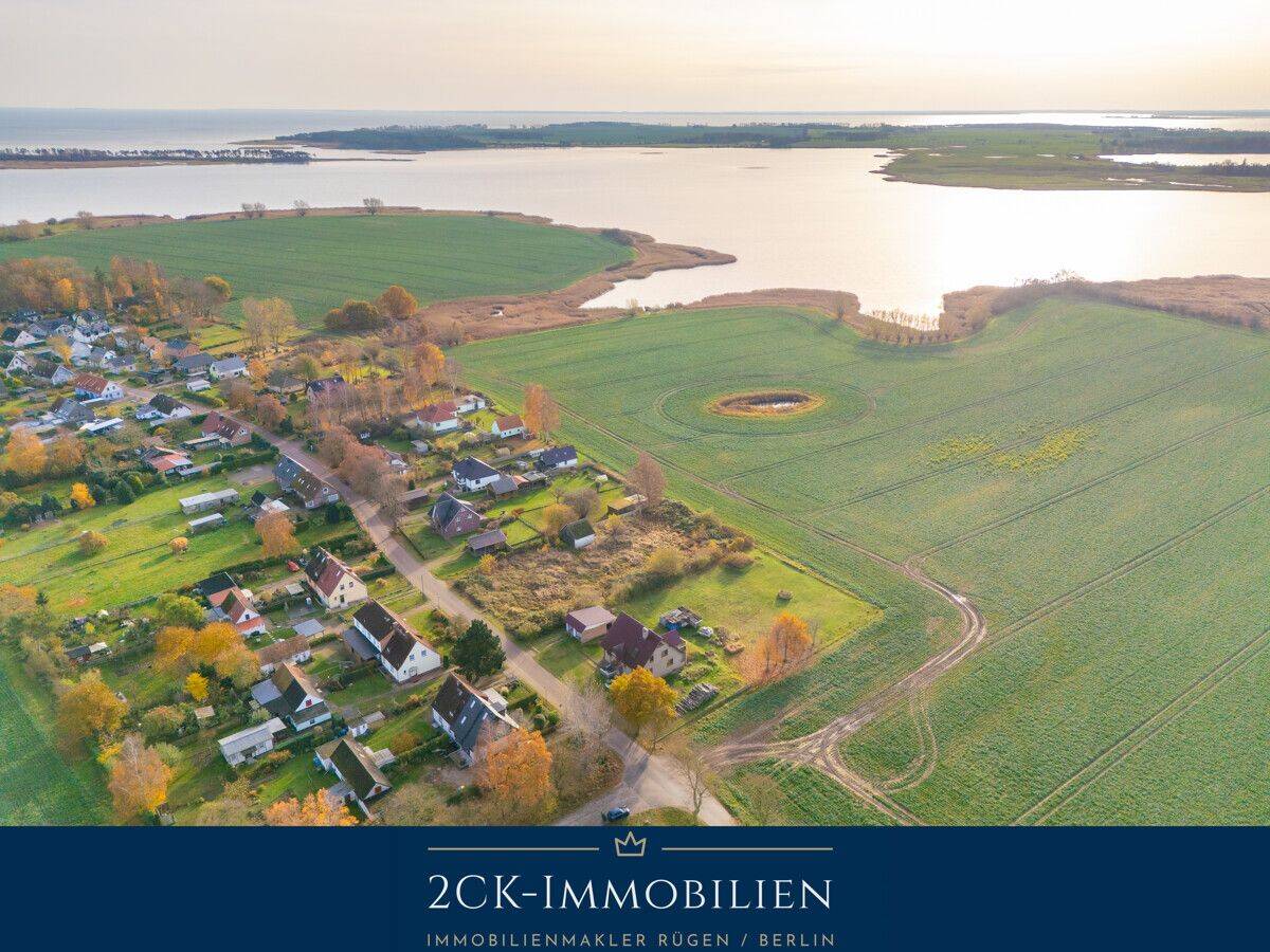 Entspannt Leben: 2.820 m² Baugrundstück in unmittelbarer Nähe und Blick zum Schoritzer Wiek, Zudar, 18574 Garz/Rügen