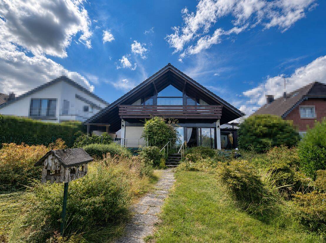 Außergewöhnlich wohnen: Großzügiges Familiendomizil mit Pool, Sauna und Fernblick in Lohmar-Birk, 53797 Lohmar