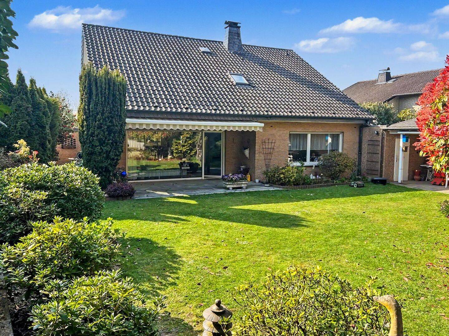 Übach Palenberg – Traumhaus für die Großfamilie in begehrter Lage von Rimburg, 52531 Übach-Palenberg