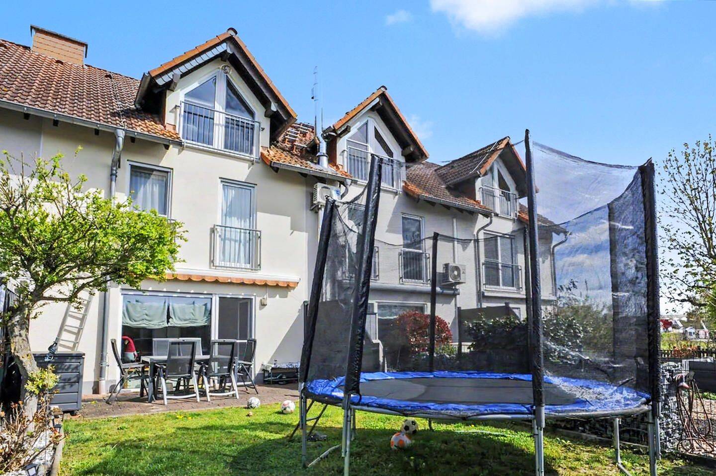 Wohnen im Grünen – Reihenmittelhaus mit sonnigem Garten in Riedstadt, 64560 Riedstadt