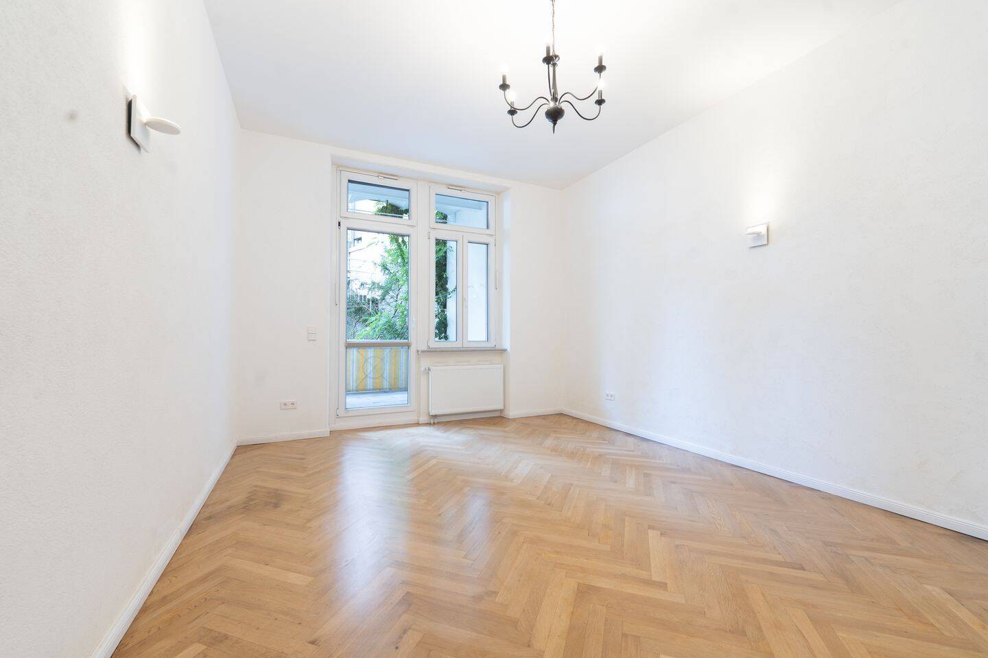 Stilvolle 5-Zimmer-Altbauwohnung – modernisiert mit großem Balkon nahe dem Schwabentor, 79102 Freiburg im Breisgau (Oberau Waldsee Wiehre)