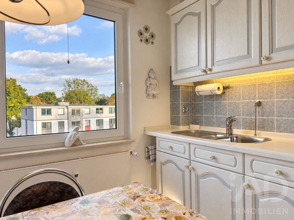 Gepflegte 3-Zimmer-Wohnung im 3. Obergeschoss mit Ostbalkon, Tiefgarage und grünem Innenhof, 47055 Duisburg (Neudorf-Süd Wanheim-Angerhausen Wanheimerort)