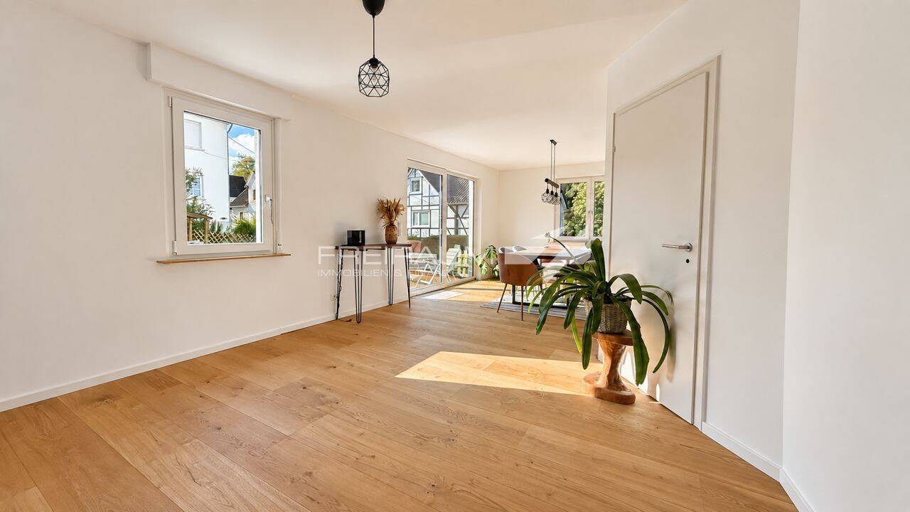 Traumhaft saniertes Einfamilienhaus mit großzügigem Garten + Garage  -in Oberschelden-, 57080 Siegen