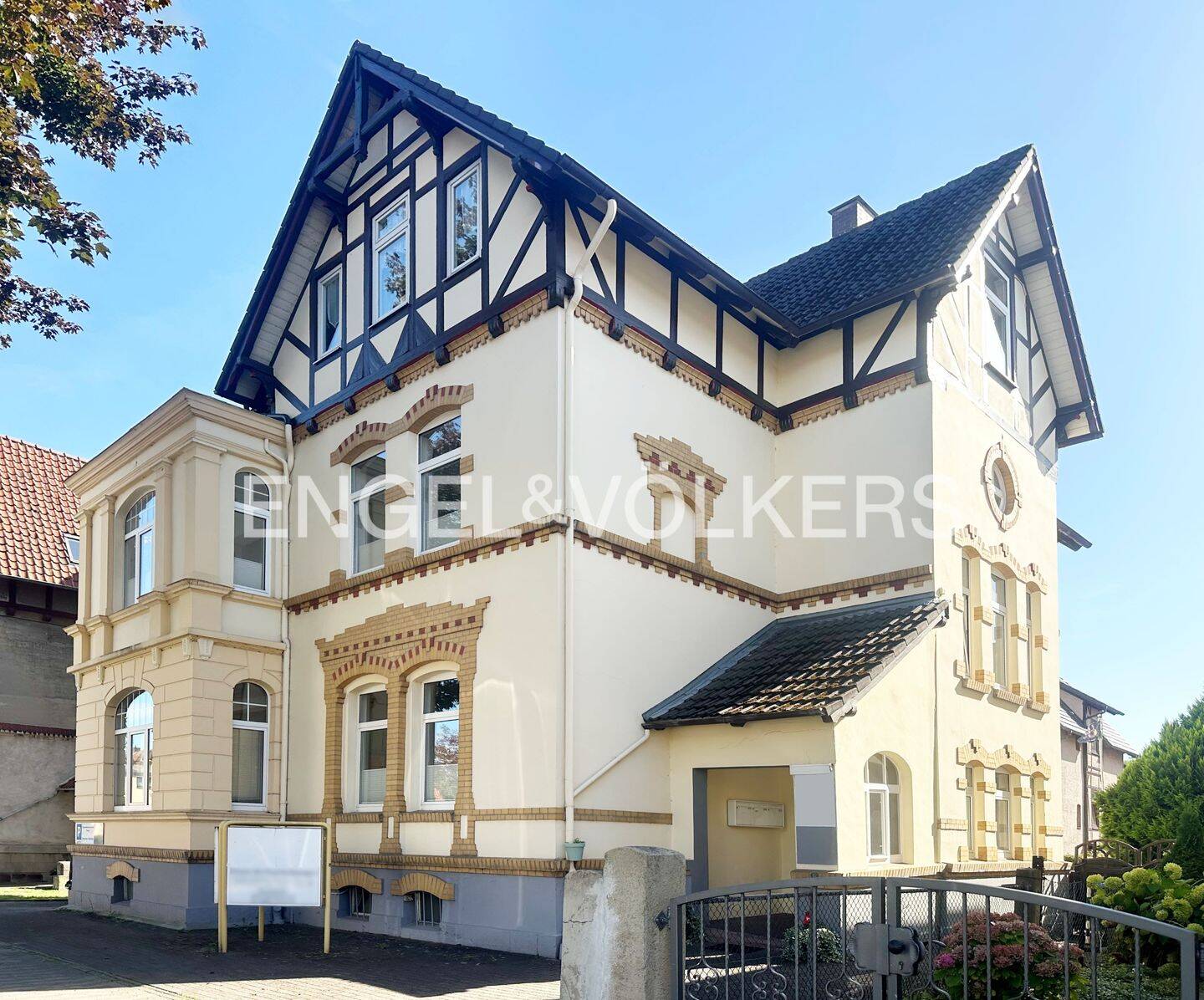 Zentral & Vielseitig: Stilvolle 5-Zimmer-Altbauwohnung für Wohnen oder Gewerbe, 37574 Einbeck