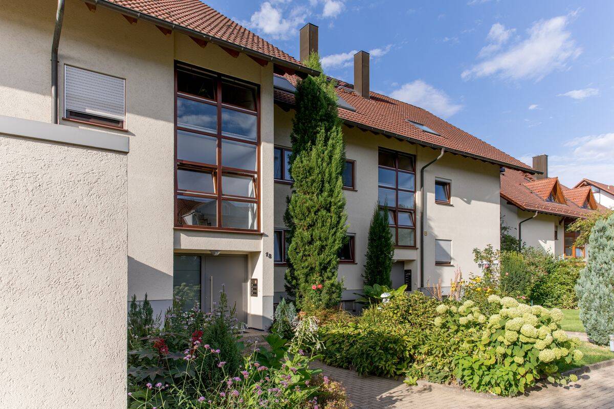 Großzügige 2-Zi-Wohnung mit großem Eckbalkon, Garage & Stellplatz – für den Käufer provisionsfrei, 77948 Friesenheim