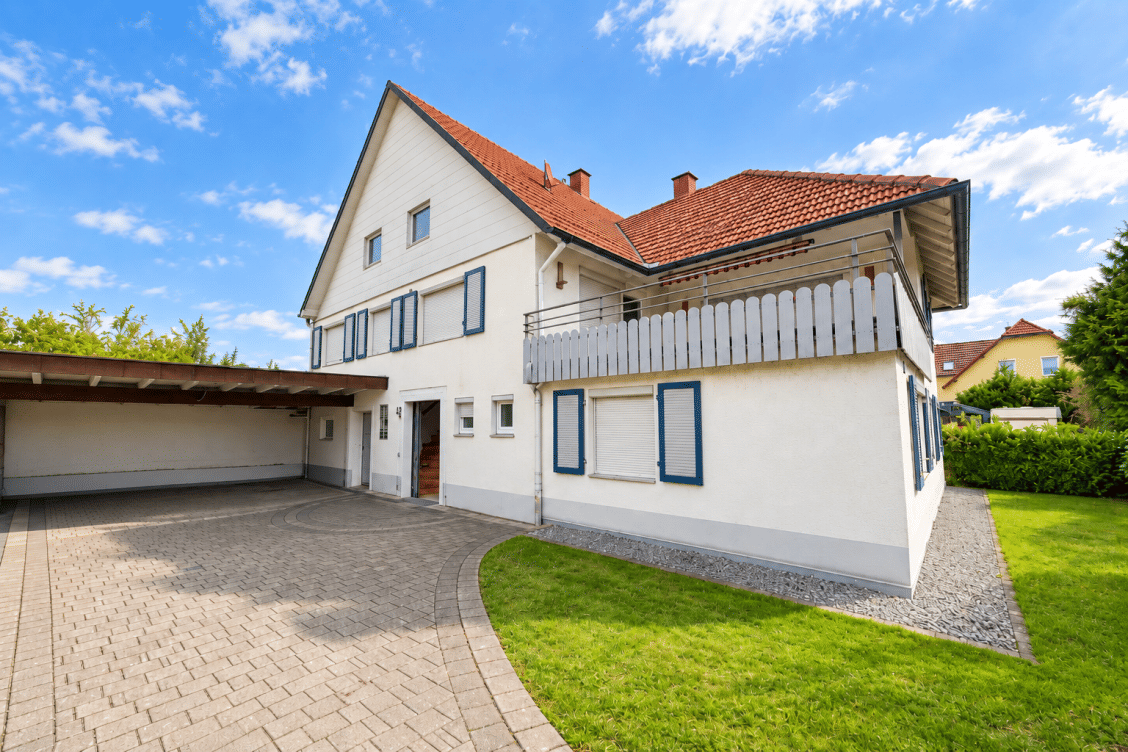 Ein- / Zweifamilienhaus mit vielseitigen Nutzungsmöglichkeiten und großem Nebengebäude, 77963 Schwanau