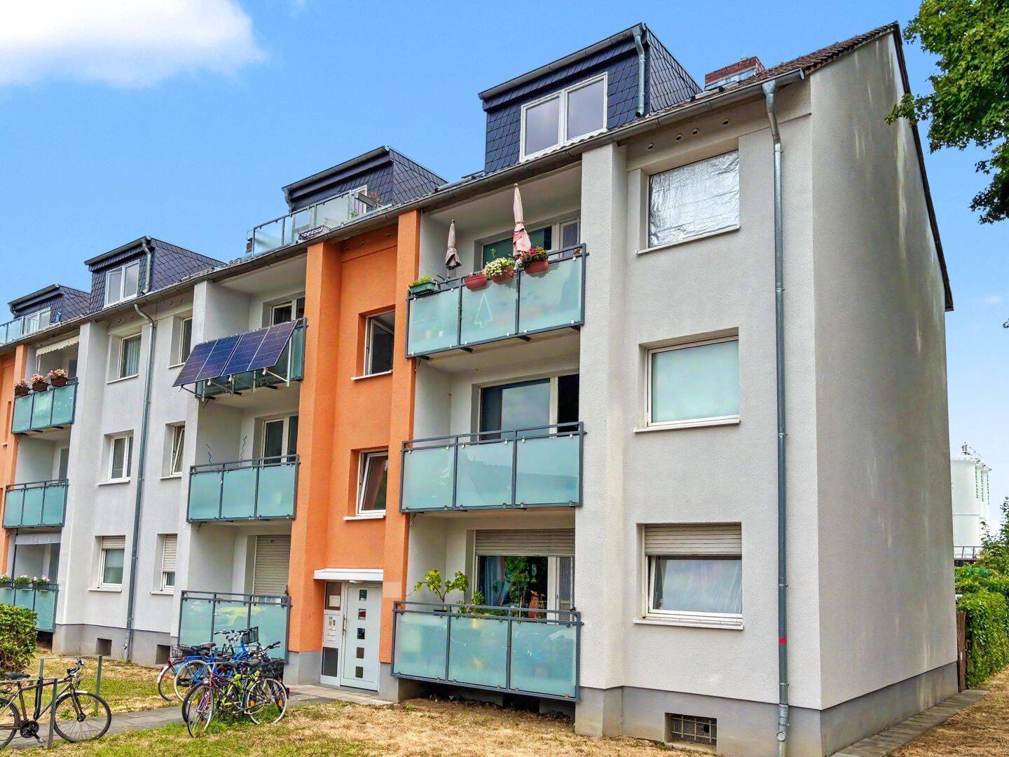 Kurzfristig Bezugsfrei: moderne Dachgeschossoase mit sonnigem Balkon in Bonn, 53115 Bonn