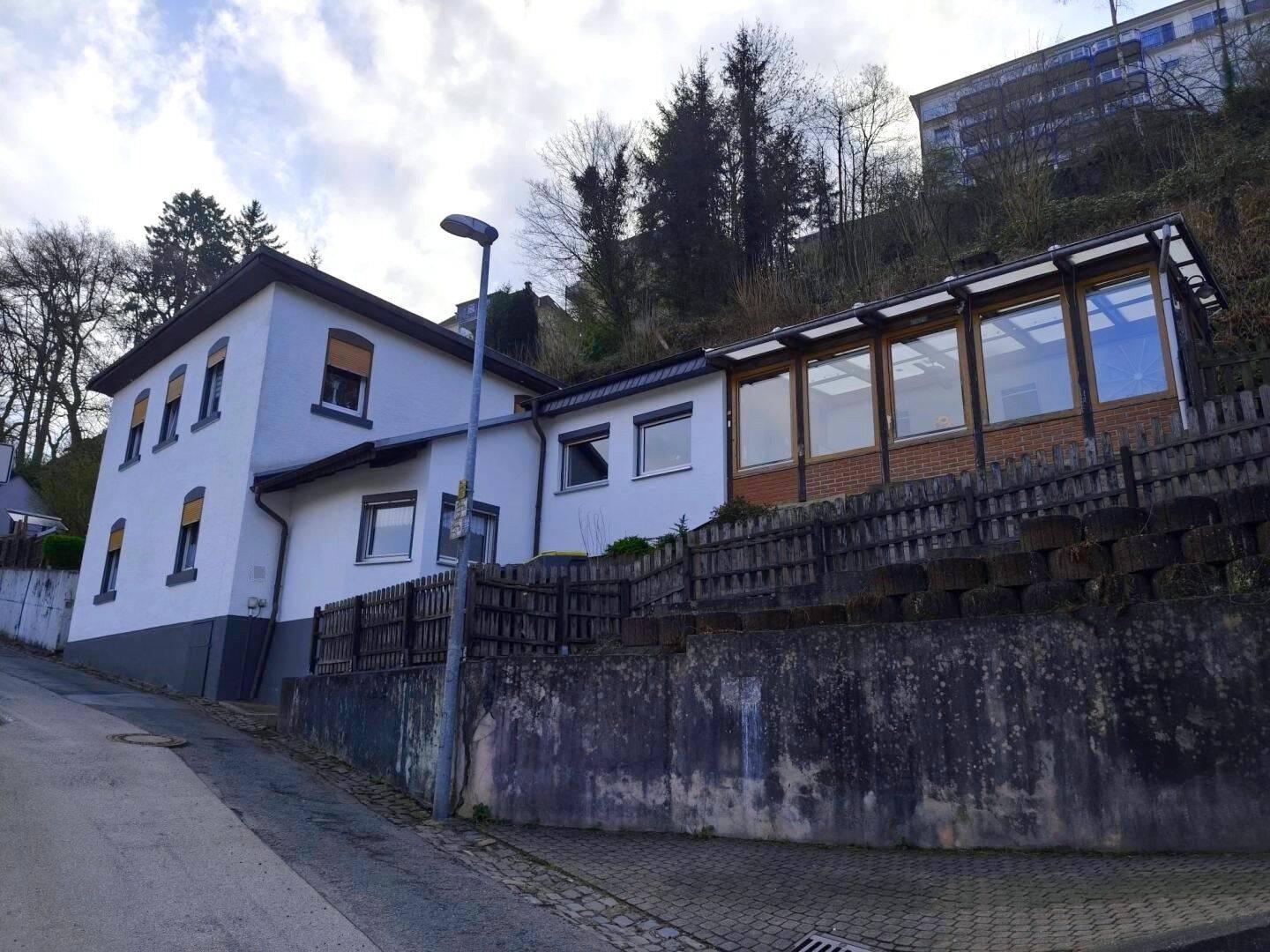 Einfamilienhaus für kleines Buget mit 4 Zimmern + Wintergarten in Hanglage von Altena- Breitenhagen, 58762 Altena