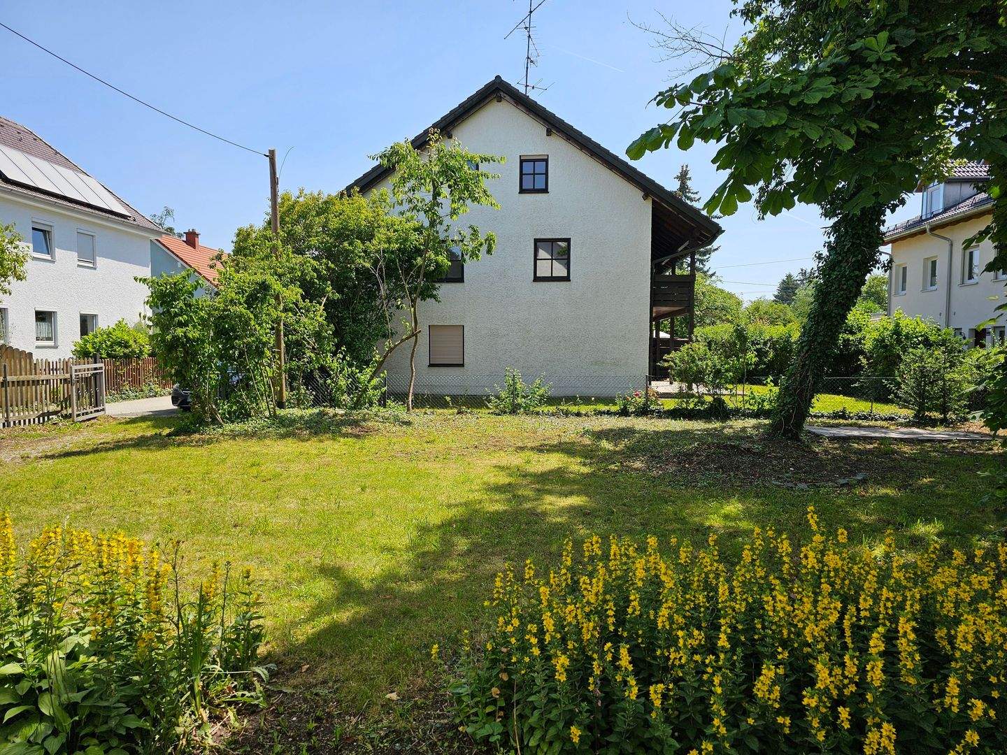 Provisionsfrei – Exklusives Grundstück in München-Feldmoching: 1.779 m² mit Bestandsimmobilien, 80995 München (Allach-Untermenzing Feldmoching-Hasenbergl Moosach)