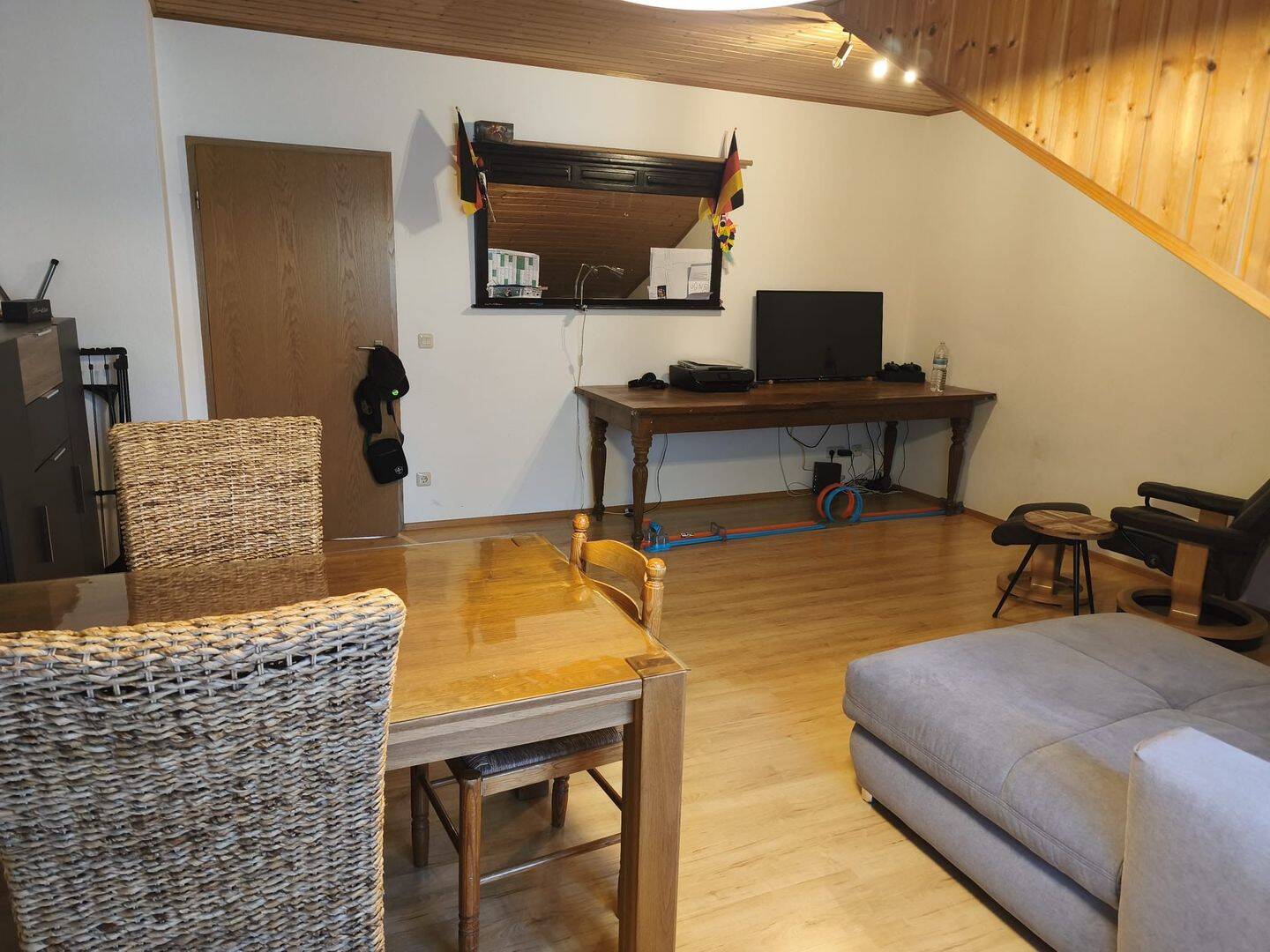 Ruhige 2-Zi.-DG-Wohnung (49 m²) mit EBK, Bad und TG-Stellplatz, 85057 Ingolstadt (Ingolstadt)