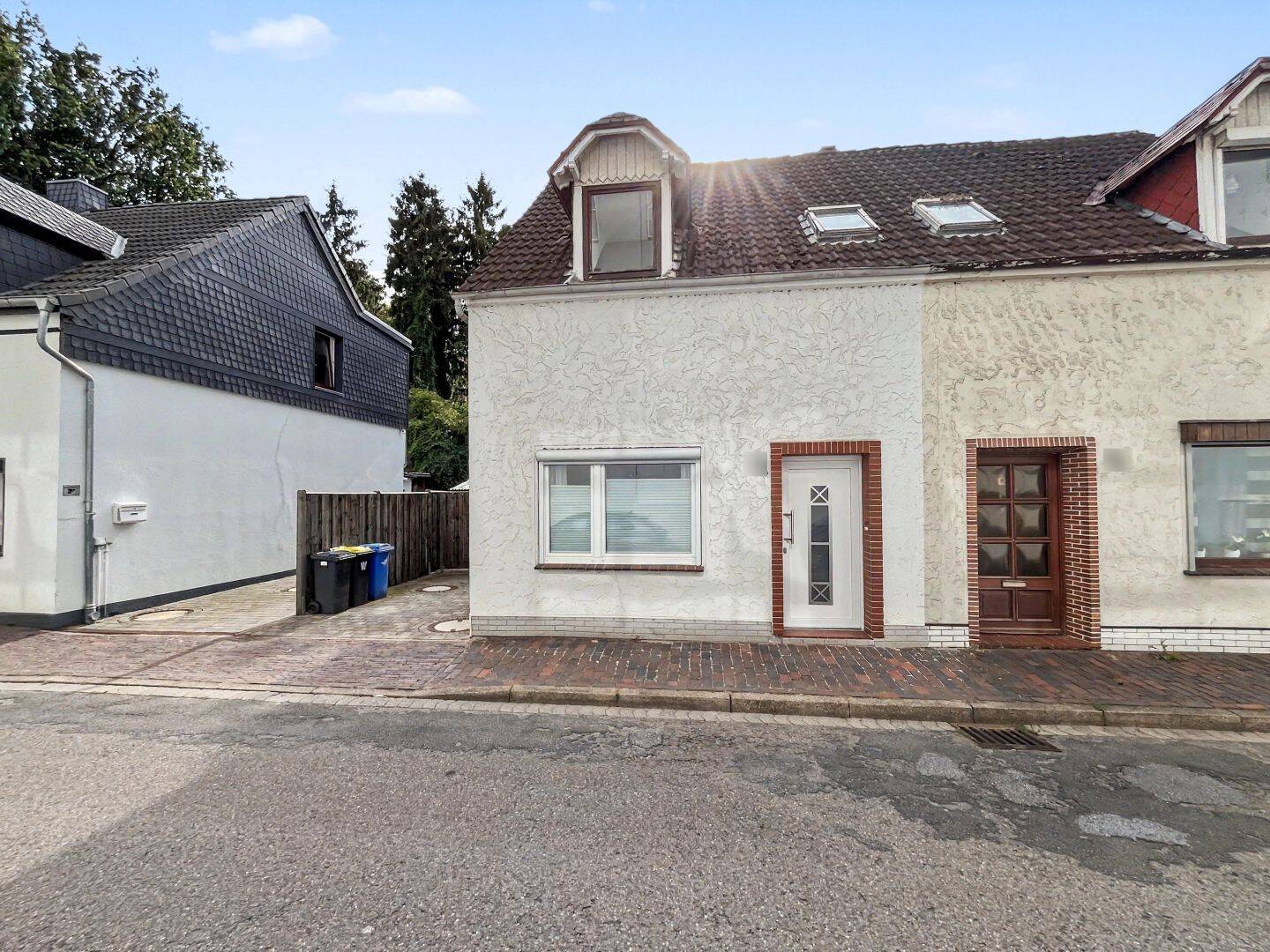Doppelhaushälfte mit 4 Zimmern, 2 Bädern und viel Potenzial in Delmenhorst, 27753 Delmenhorst (Bungerhof Deichhorst Dwoberg/Ströhen Mitte)