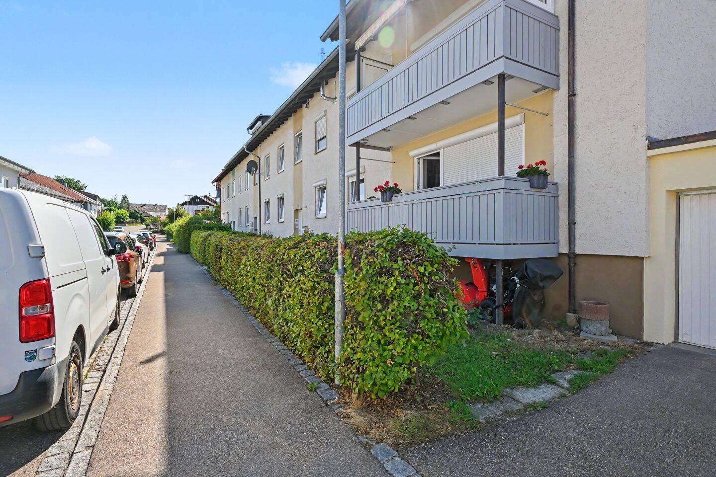 Geräumige Eigentumswohnung im 1. Obergeschoss mit drei Balkonen in Lindenberg, 88161 Lindenberg i. Allgäu
