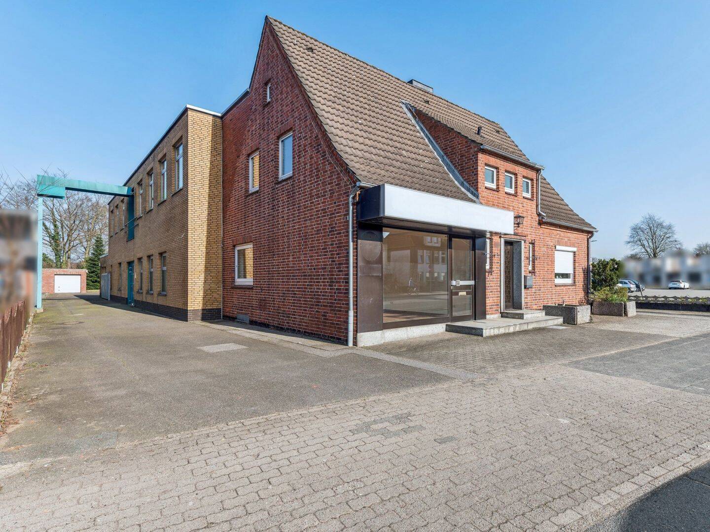 Wohnhaus mit angedockter Produktionshalle über 2 Ebenen und großer Garage in Neumünster, 24539 Neumünster (Gadeland Ruthenberg Stör Wittorf)