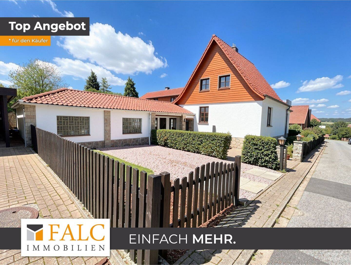 Großzügiges Einfamilienhaus mit 8 Zimmern, großem Garten, Terrasse, Balkon und Garagen auf 1.095 m² Grundstück, 31089 Duingen