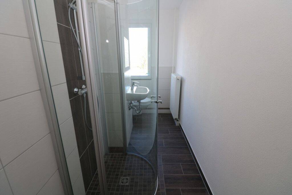 Die heißen Tage können kommen…2-RW mit ebenerdiger Dusche & Balkon!!!, 9599 Freiberg
