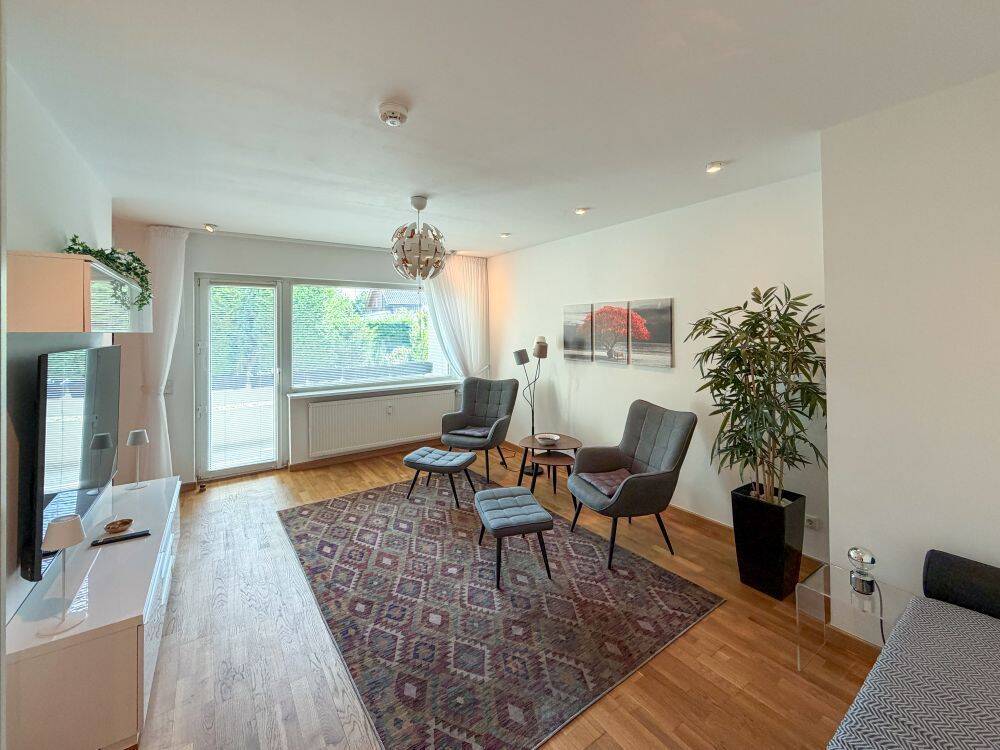 Zwischen Stadt und Grün – vollmöblierte 2,5 Zimmer mit zwei Loggien, 12307 Berlin (Tempelhof-Schöneberg Lichtenrade Marienfelde)