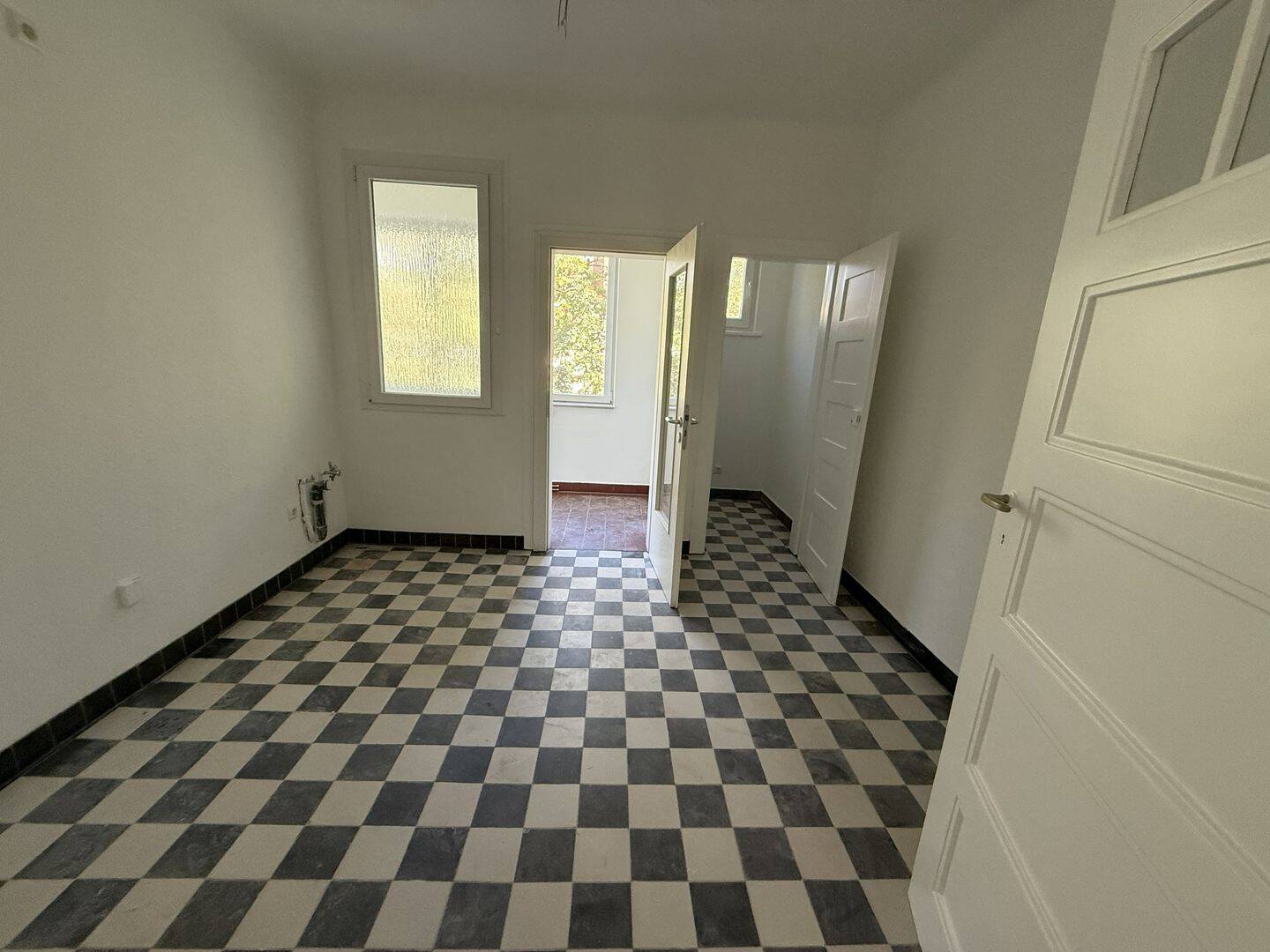 Frisch sanierte Altbauwohnung mit Blick ins Grüne, 70199 Stuttgart (Süd)