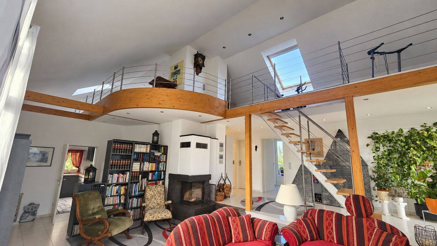 Großzügige Dachgeschoßwohnung mit Galerie in ruhiger Höhenlage von Remagen-Oberwinter, 53424 Remagen